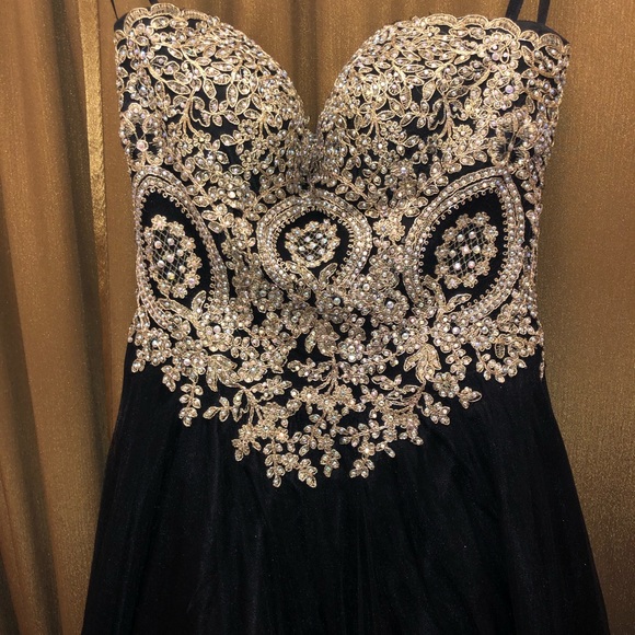 Dress - Picture 2 of 5